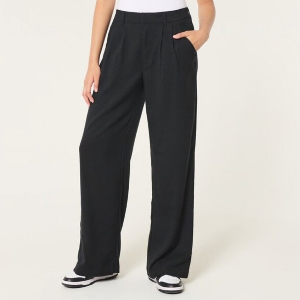 Hollister Livvy Ultra High-Rise Black Wide-Leg Pants